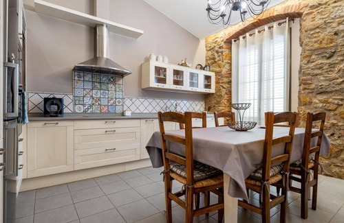 Palamos Villa | Convenient Palamós Center with Parking & Steps to the Beach