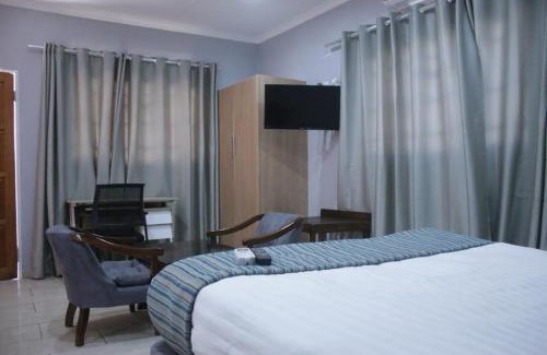 Palapye House | Child-Friendly Palapye Guest House with 10/10 Ratings