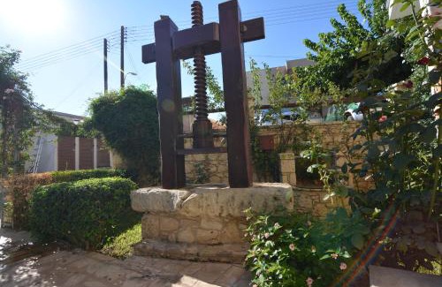 Droushia Hotel | Discover Comfort at Palates Hotel with Pool & Breakfast