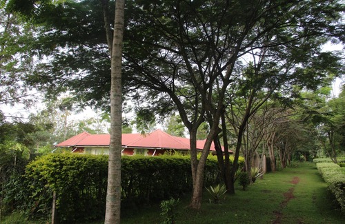 Siaya County House | Elegant Palatial Homestay Chateau with Breakfast & Kitchen