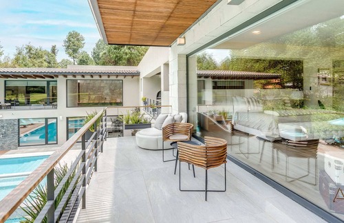 Valle de Bravo Villa | Palatial Private Pool Villa Like Your Own Resort
