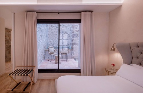 Castello d'Empuries Hotel | Unforgettable Stay at Palau Macelli: 4-Star Excellence
