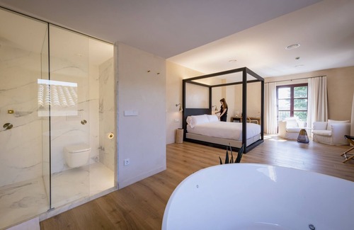Castello d'Empuries Hotel | Unforgettable Stay at Palau Macelli: 4-Star Excellence