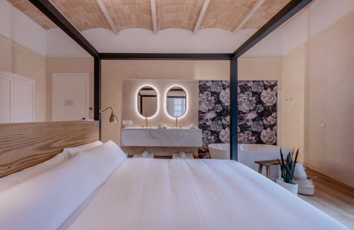 Castello d'Empuries Hotel | Unforgettable Stay at Palau Macelli: 4-Star Excellence