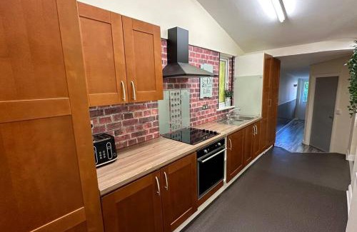 Edmonton House | Family-Friendly Stay at Palaz 7 - Rated 8.7/10