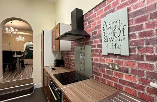 Edmonton House | Family-Friendly Stay at Palaz 7 - Rated 8.7/10