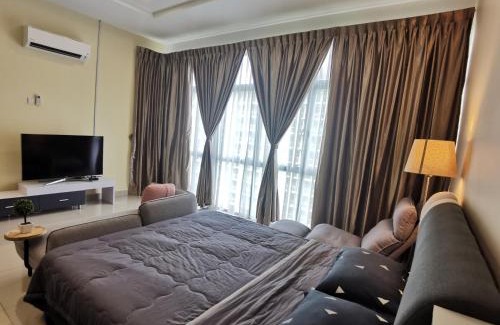 Taman Mount Austin Apartment | Discover Palazio Studio Mount Austin: Family-Friendly Retreat