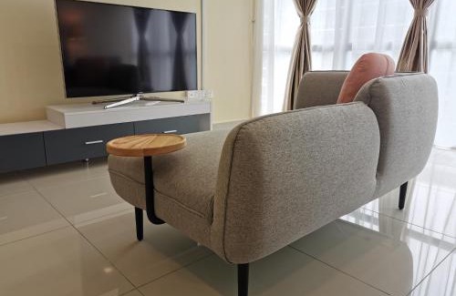 Taman Mount Austin Apartment | Discover Palazio Studio Mount Austin: Family-Friendly Retreat