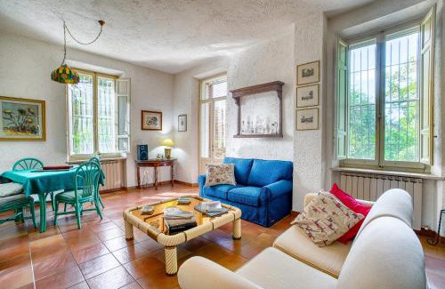 Lidarno House | Experience Comfort at Palazzetto Bovini: Pet-Friendly Retreat