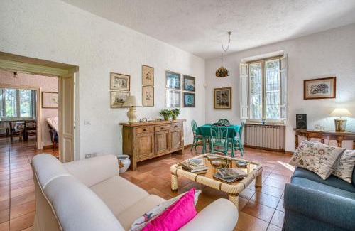 Lidarno House | Experience Comfort at Palazzetto Bovini: Pet-Friendly Retreat