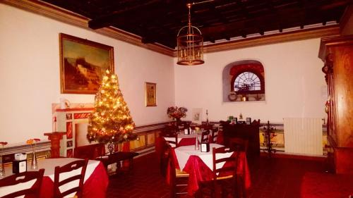 San Polo dei Cavalieri Bed & Breakfast | Top-Rated Palazzetto Leonardi: Family & Pet-Friendly Escape