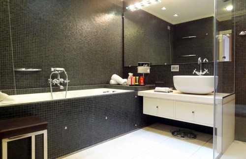 Peschiera del Garda City Centre Hotel | Elegant Palazzo Ai Capitani: 4-Star with Family-Friendly Amenities