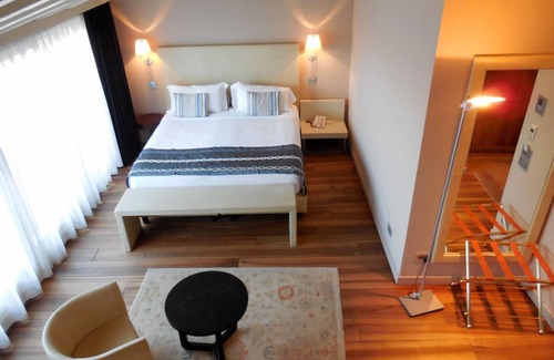 Peschiera del Garda City Centre Hotel | Elegant Palazzo Ai Capitani: 4-Star with Family-Friendly Amenities