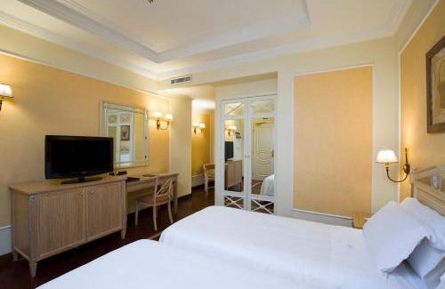 Chiaia Hotel | Elegant Palazzo Alabardieri: 4-Star Stay with Breakfast