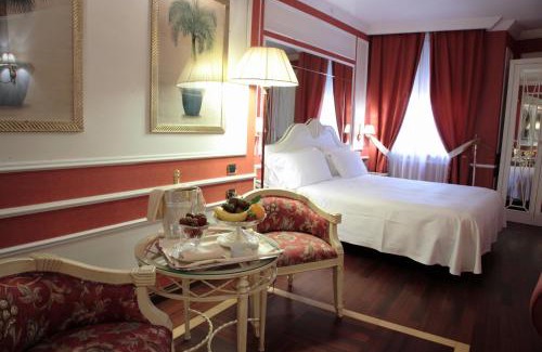 Chiaia Hotel | Elegant Palazzo Alabardieri: 4-Star Stay with Breakfast
