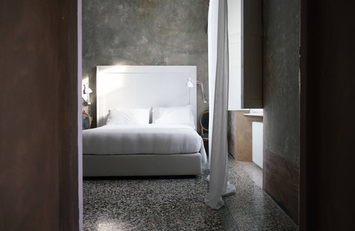 Como City Centre House | Elegant Stay at Palazzo Albricci Peregrini with Pool & Breakfast