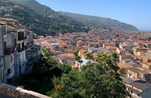 Amantea Apartment | Discover Palazzo Carratelli: Family-Friendly 4-Star Retreat