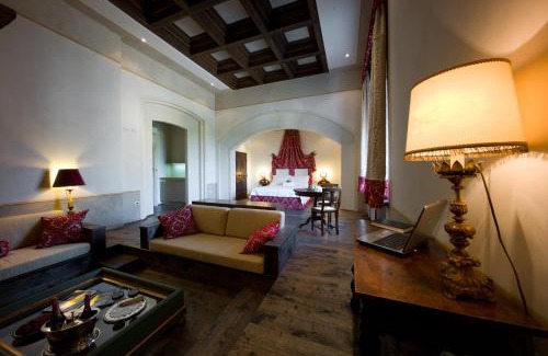 Old Town House | Elegant Palazzo Castiglioni Suites: 4-Star Comfort Awaits