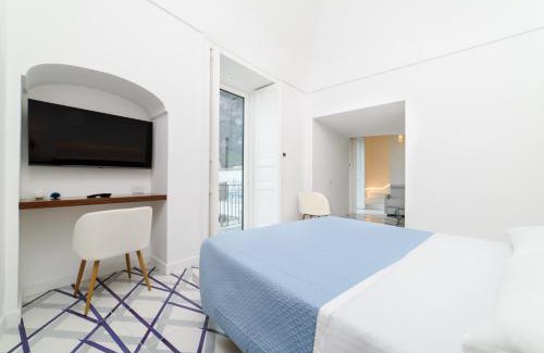 Atrani House | Elegant Palazzo Colavolpe Suite for Family Getaways