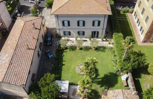 San Martino Al Cimino Bed & Breakfast | Experience Palazzo Dasso: Pet-Friendly Oceanfront Getaway
