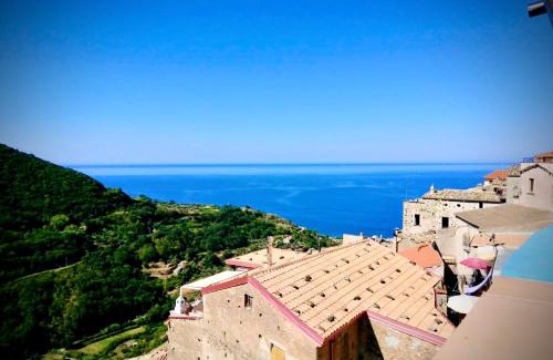 Belmonte Calabro House | Discover Palazzo del Diplomatico: Beachfront Family Retreat