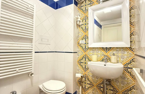 Rione Duomo Apartment | Palazzo Dogana Room & Suite
