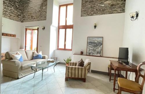Mologno Apartment | Guest Rated 10/10 at Palazzo Due Sorelle - Giardino