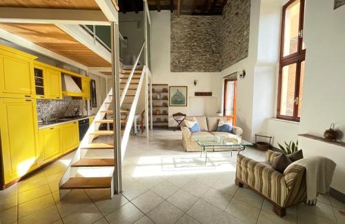 Mologno Apartment | Guest Rated 10/10 at Palazzo Due Sorelle - Giardino