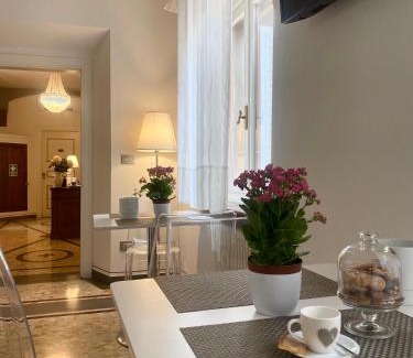Montevarchi Bed & Breakfast | Elegant Palazzo Mari Suite & Rooms B&B with Great Amenities