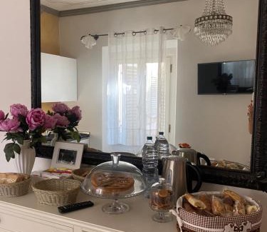 Montevarchi Bed & Breakfast | Elegant Palazzo Mari Suite & Rooms B&B with Great Amenities