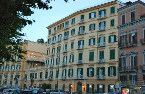 Mergellina House | Elegant Palazzo Mele Residence: Family-Friendly Escape