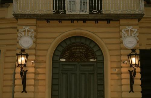 Mergellina House | Elegant Palazzo Mele Residence: Family-Friendly Escape