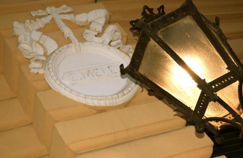 Mergellina House | Elegant Palazzo Mele Residence: Family-Friendly Escape