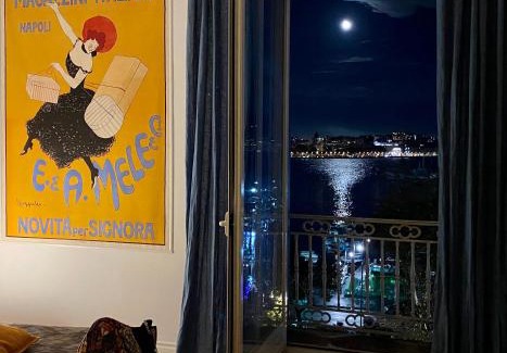Mergellina House | Elegant Palazzo Mele Residence: Family-Friendly Escape