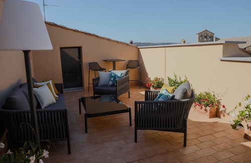 Orvieto Apartment | Elegant Palazzo Misciattelli - Ripalta Residence with Kitchen