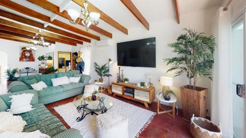 Beachmere House | Beachfront Bliss at Palazzo on the Beach - Beachmere