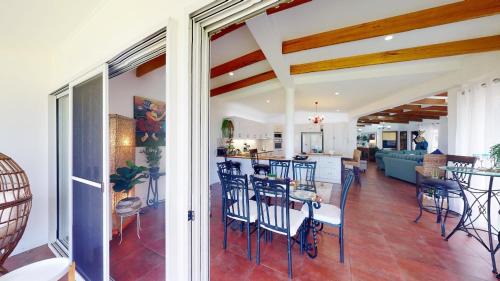 Beachmere House | Beachfront Bliss at Palazzo on the Beach - Beachmere