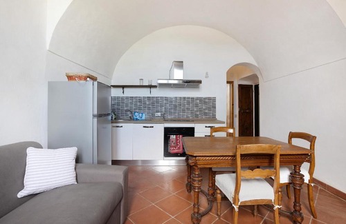 Bracelli Apartment | Explore Palazzo Ravaschieri Apt Agrifoglio with Family Amenities