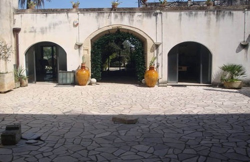 Calimera Apartment | Discover Palazzo Sabella Tommasi: Pet-Friendly Retreat
