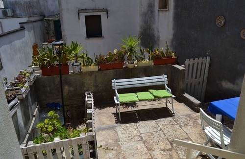 Calimera Apartment | Discover Palazzo Sabella Tommasi: Pet-Friendly Retreat