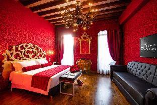Castello Hotel | Elegant Palazzo San Lorenzo - Pet Friendly & Highly Rated