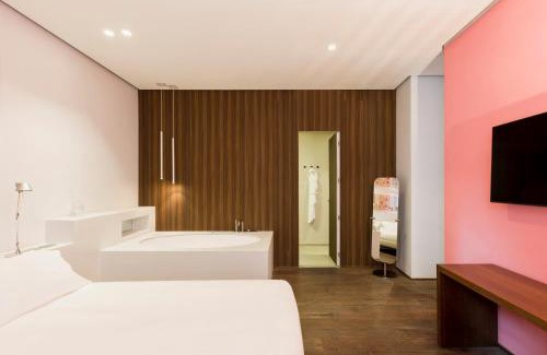 Cerchia dei navigli Hotel | Elegant Getaway at Palazzo Segreti with Pet-Friendly Amenities
