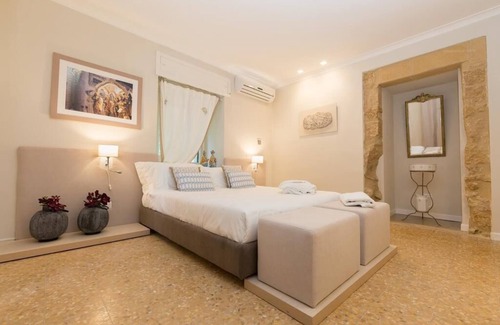 Caltagirone Bed & Breakfast | Palazzo Taranto - Luxury Rooms, Caltagirone
