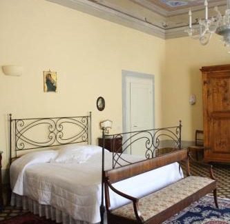 Marradi House | Elegant Palazzo Torriani: Oceanfront Oasis with Hot Tub
