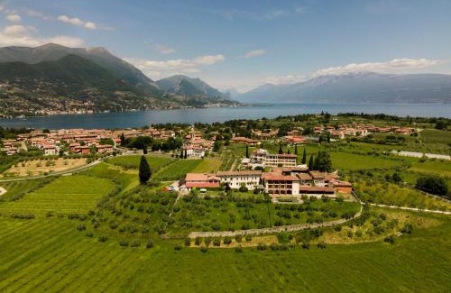 Portese Apartment | Top-Rated Palazzo Trevignane: Family-Friendly Retreat