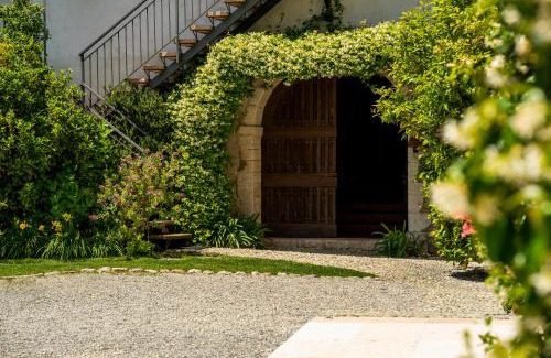 Portese Apartment | Top-Rated Palazzo Trevignane: Family-Friendly Retreat