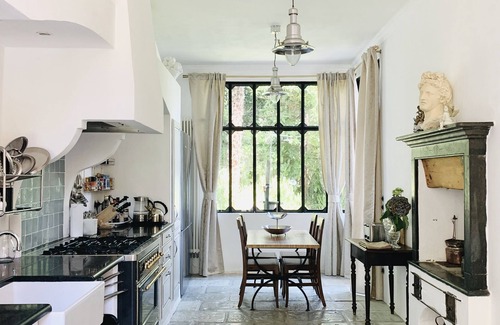 Gonte Villa | Discover Der Palazzo: Steps from the Lake with Ocean Views