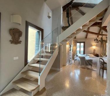 Cannaregio House | Elegant Palazzo Veneziano with Canal Views & Rooftop Terrace