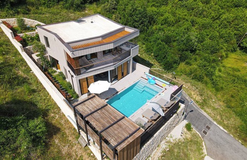 Rozat Villa | Experience Palazzo Vimbula: Guest Rated 10/10 Villa Retreat