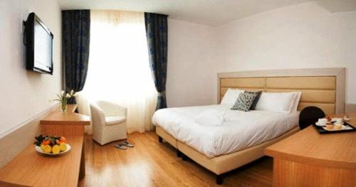 Brindisi Histotic Center Hotel | Palazzo Virgilio: Pet-Friendly 4-Star Escape with Hot Tub